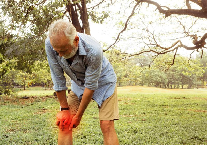 5 Powerful Ayurvedic Home Remedies for Knee Pain Relief