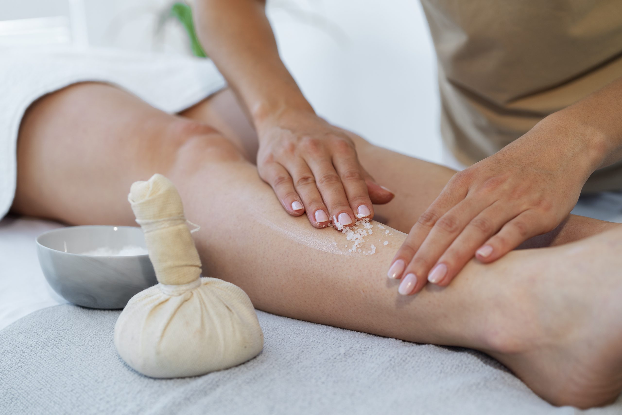Ayurvedic Treatment for Knee Pain: Therapies, Lifestyle Tips, and Pain Management